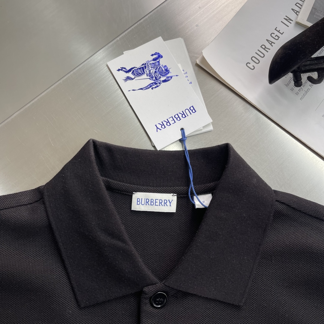 -BBR 26ss新款金属感马术骑士徽标棉质 Polo 衫修身版型，呈现贴身剪裁。尺码标准，请选择平时正