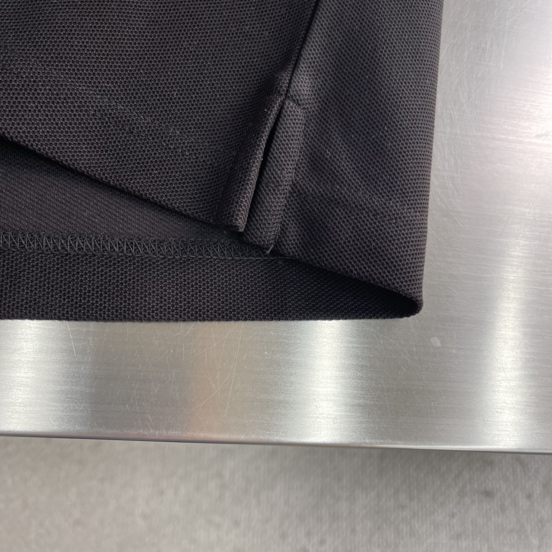 -BBR 26ss新款金属感马术骑士徽标棉质 Polo 衫修身版型，呈现贴身剪裁。尺码标准，请选择平时正