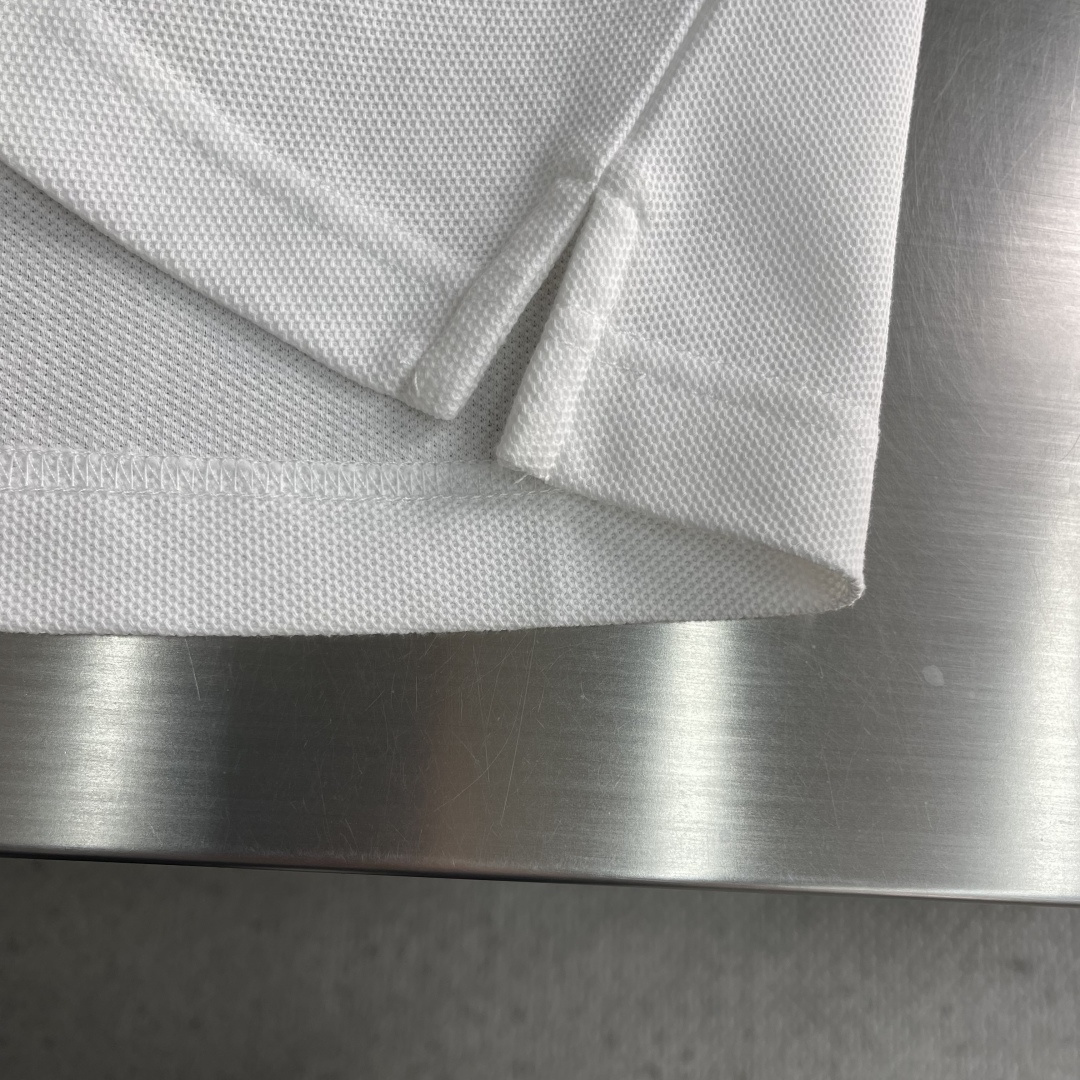 -BBR 26ss新款金属感马术骑士徽标棉质 Polo 衫修身版型，呈现贴身剪裁。尺码标准，请选择平时正