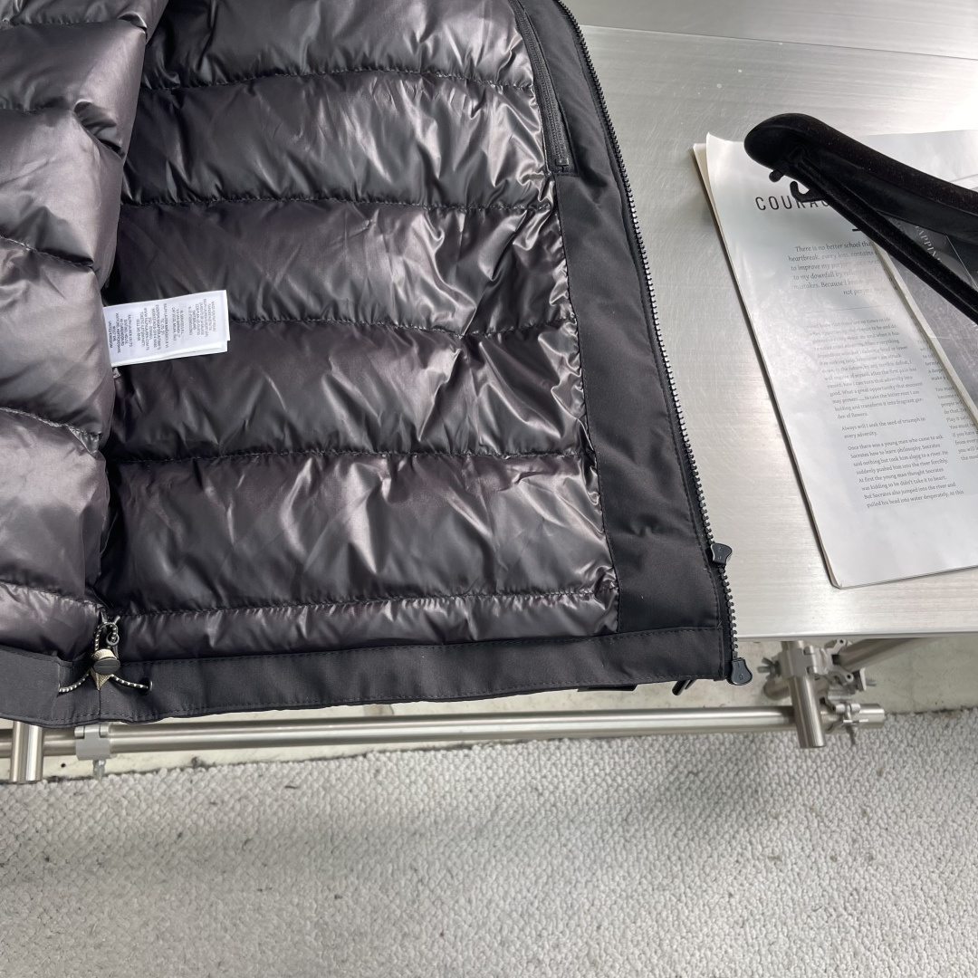 -RAlP🆕H LAUREN 拉夫劳伦 徽标连帽羽绒服高密度尼龙塔夫绸密度约210T-300T，表面光滑