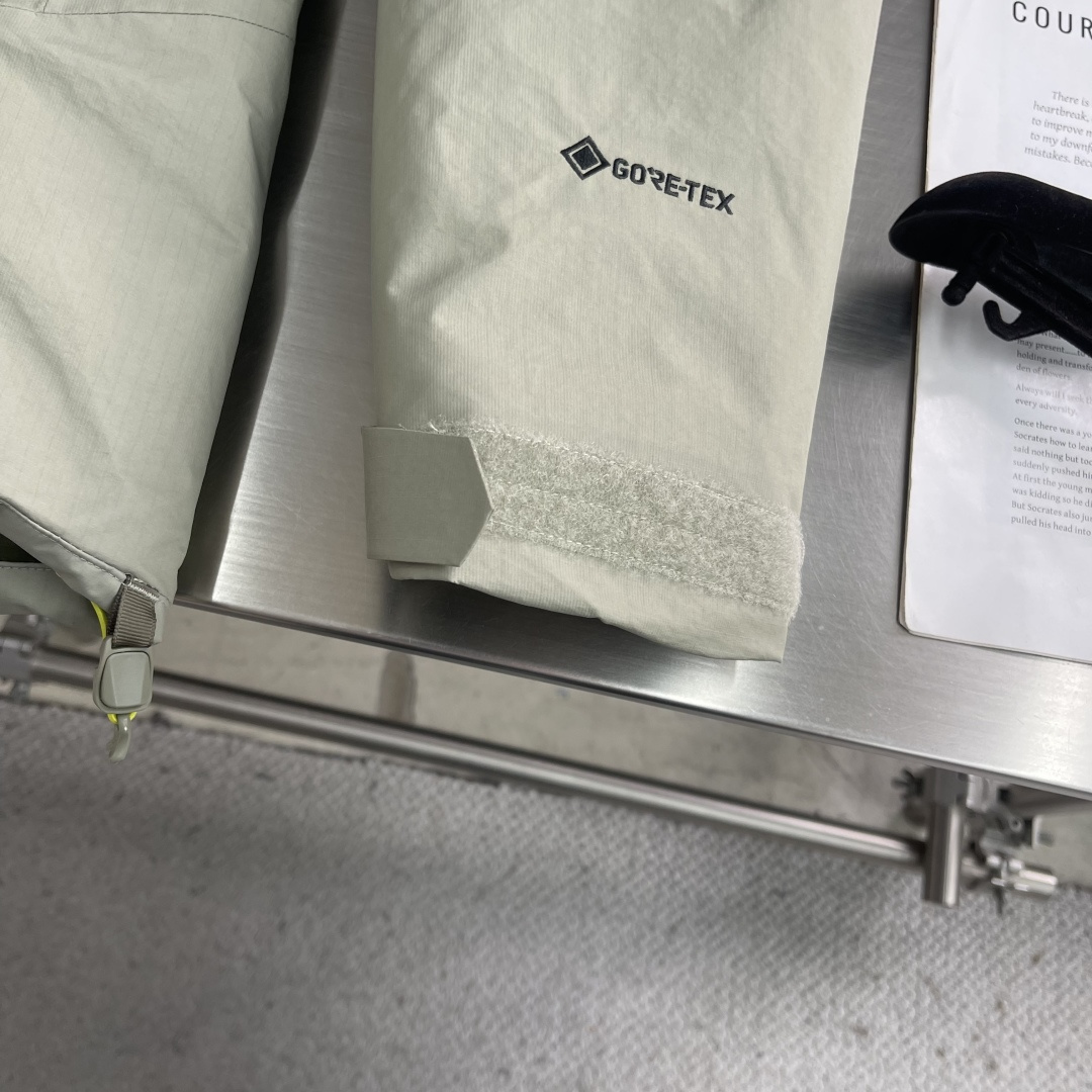 -KOLON SPORTHIKING男女防水防风透湿耐磨户外羽绒服 情侣款保暖加厚外套连帽户外冲锋衣这才