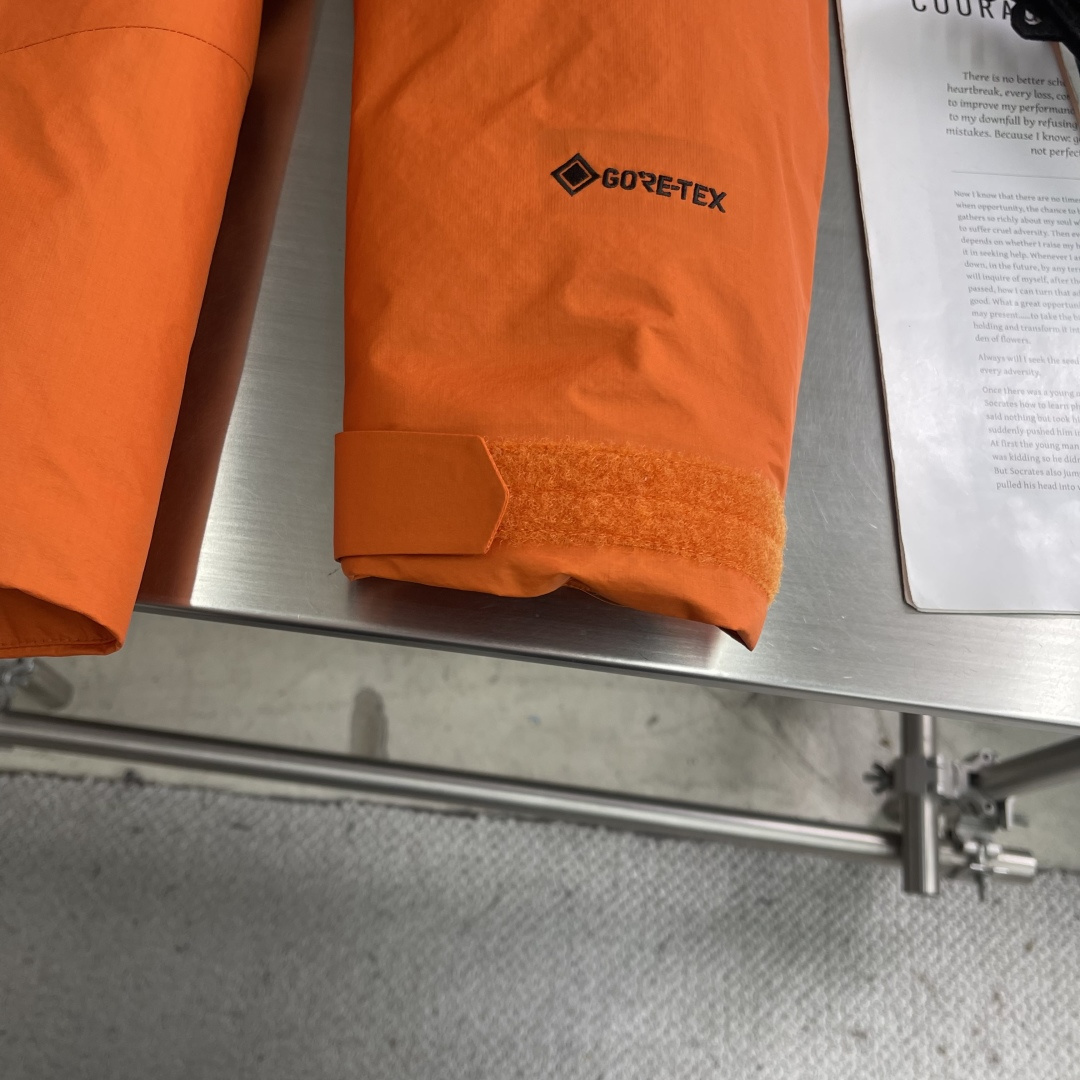 -KOLON SPORTHIKING男女防水防风透湿耐磨户外羽绒服 情侣款保暖加厚外套连帽户外冲锋衣这才