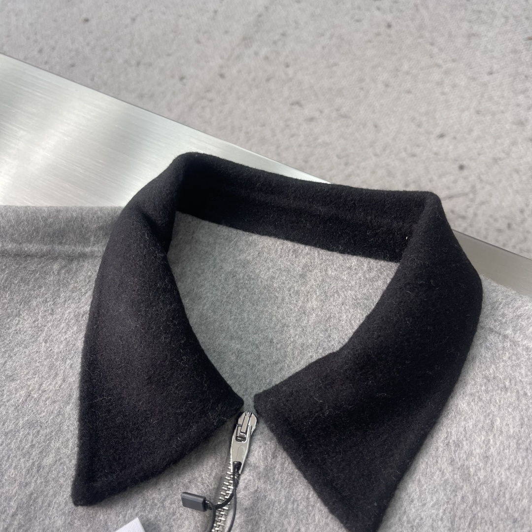 -Celin 这款羊毛夹克简直太帅啦！上身高级感拉满😎双面呢材质，品质卓越简约时尚风，永不过时刺绣 lo