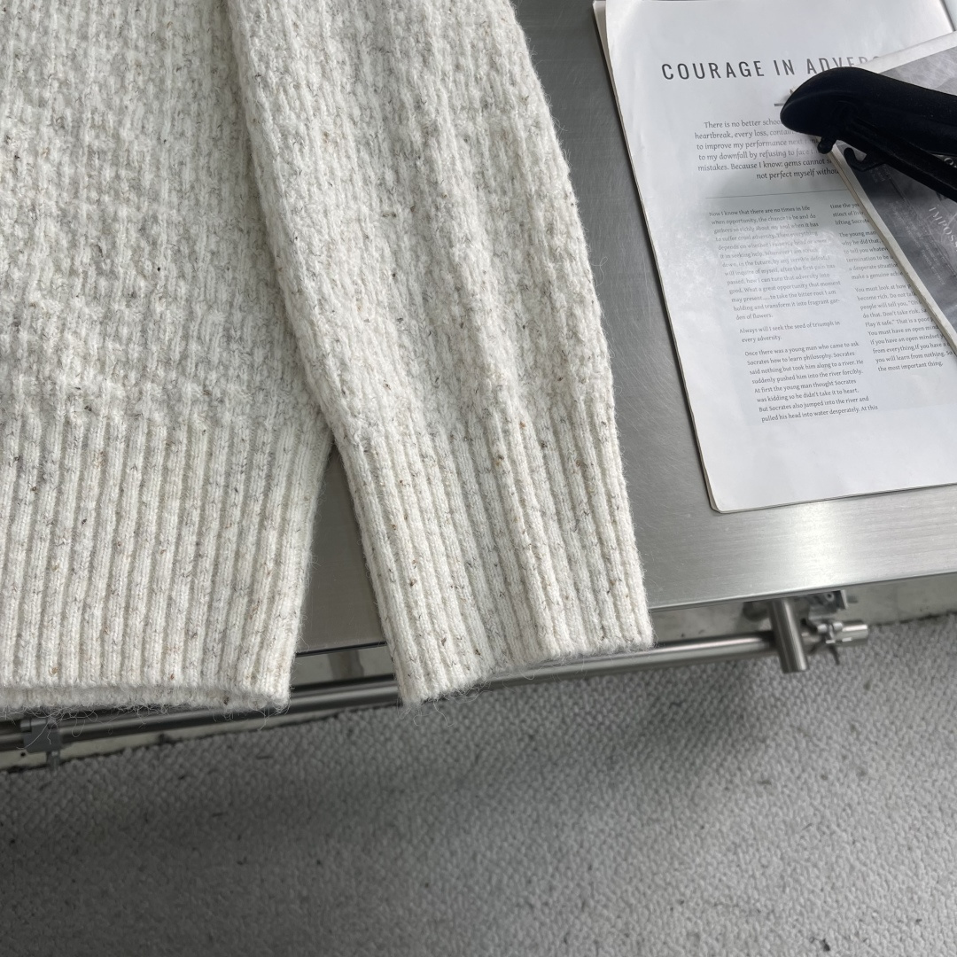 -LOEW 2025秋冬新款V领针织毛衣开衫外套呀！V领设计超级显瘦，能够拉长颈部线条，让整个人看起来更