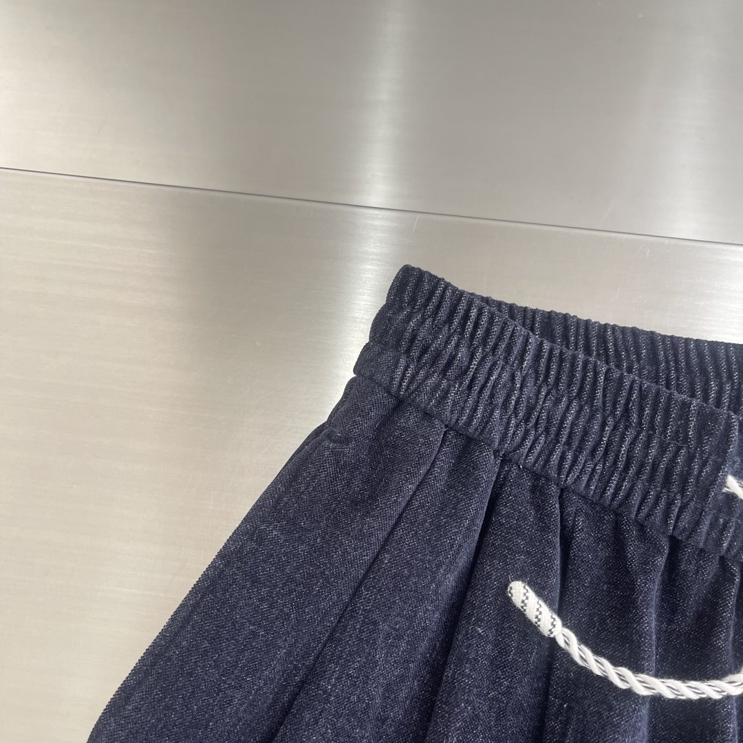 -Herme 2025秋冬男士慵懒风休闲裤，尽显自在格调。宽松抽绳阔腿直筒版型，自在随性，包容各种身材，