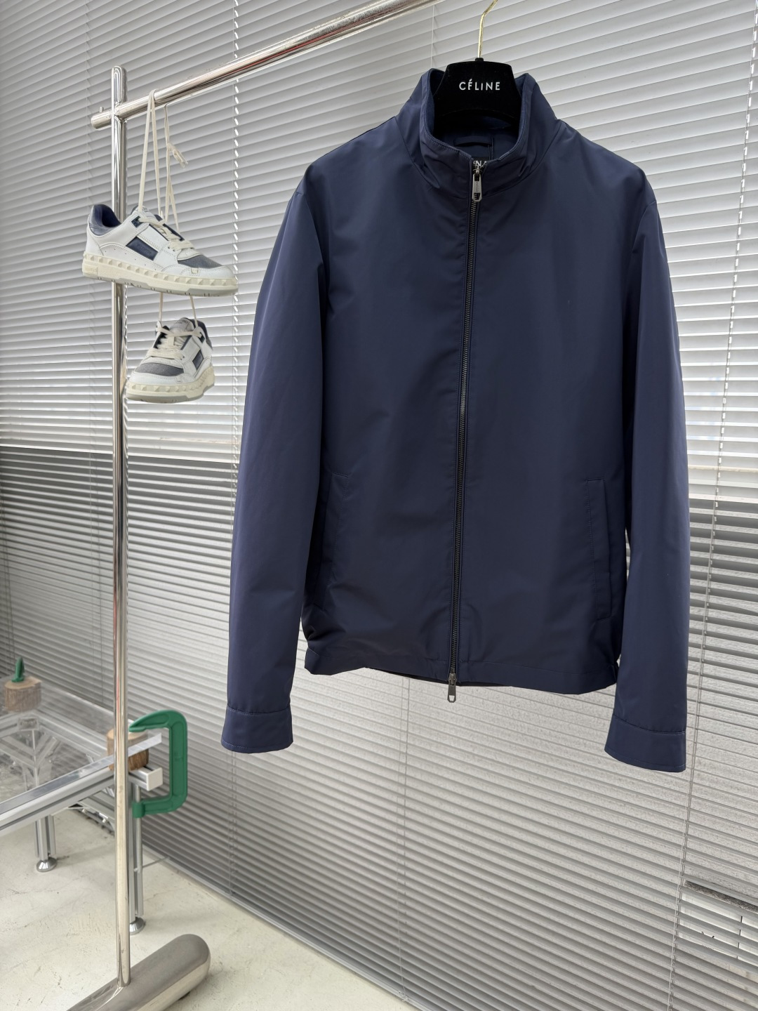 -Z ZEGN 男士立领休闲夹克外套。穿上简约干练的休闲外套，瞬间重回时髦霸气，又是活力满满的状态。史前