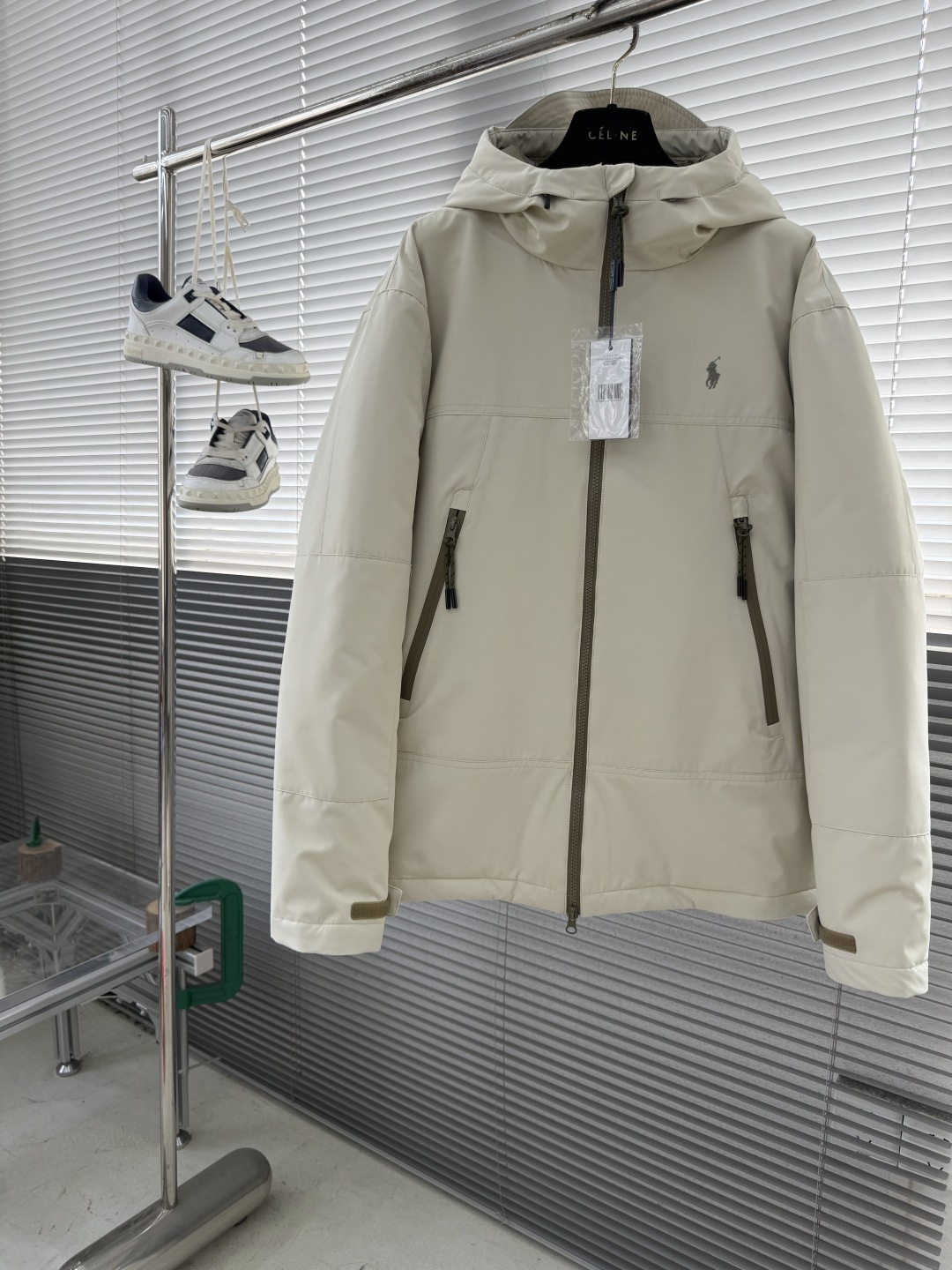 -RAlP🆕H LAUREN 拉夫劳伦 徽标连帽羽绒服高密度尼龙塔夫绸密度约210T-300T，表面光滑