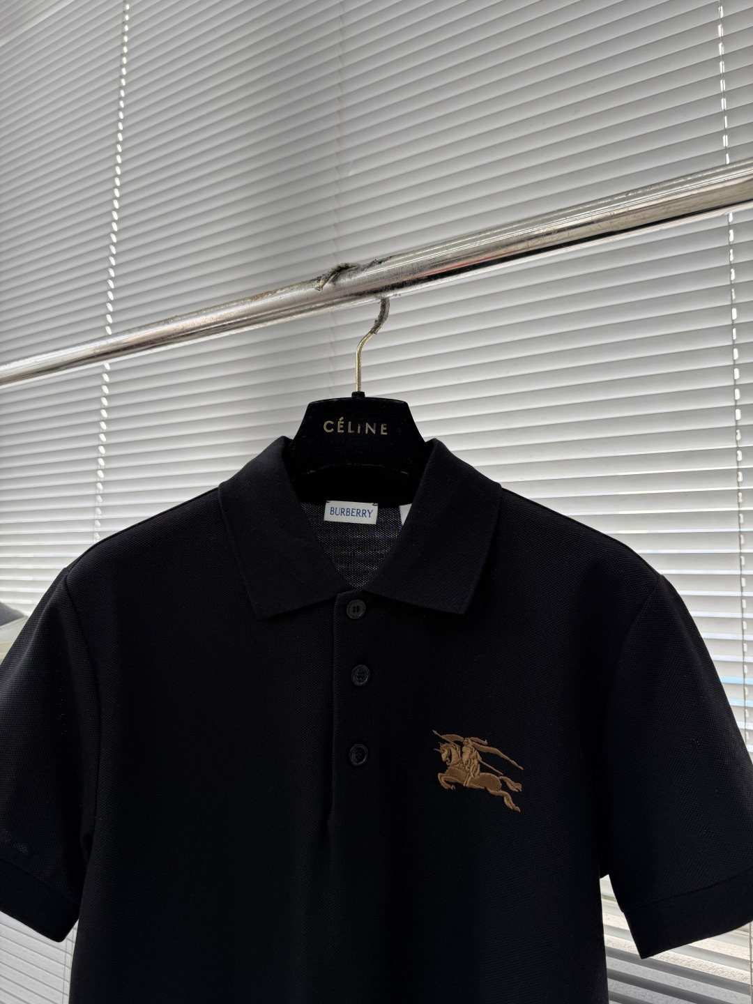 -BBR 26ss新款金属感马术骑士徽标棉质 Polo 衫修身版型，呈现贴身剪裁。尺码标准，请选择平时正