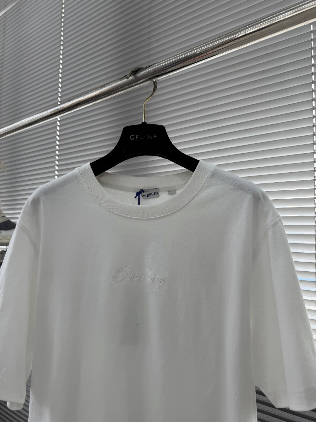 -BBR 25fw新款格纹草书风格徽标装饰棉质 T 恤衫圆领 T 恤衫，选用中量级平织棉面料打造，呈现休