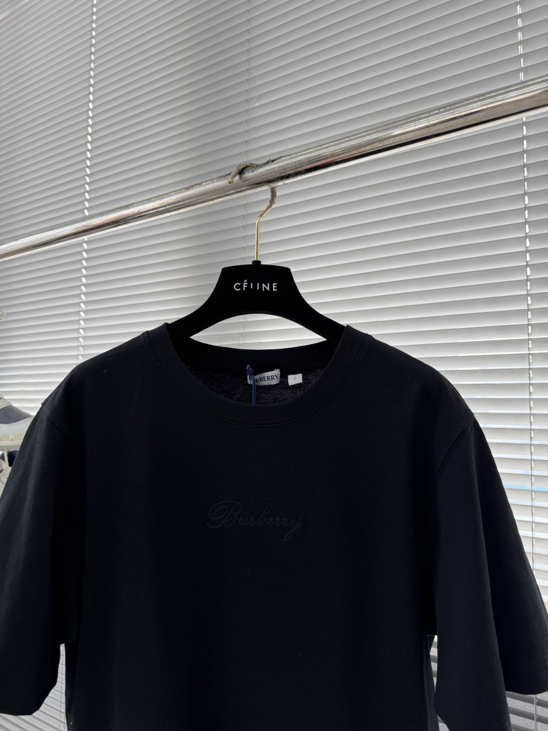 -BBR 25fw新款格纹草书风格徽标装饰棉质 T 恤衫圆领 T 恤衫，选用中量级平织棉面料打造，呈现休