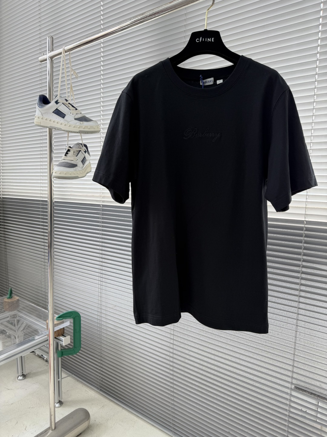 -BBR 25fw新款格纹草书风格徽标装饰棉质 T 恤衫圆领 T 恤衫，选用中量级平织棉面料打造，呈现休