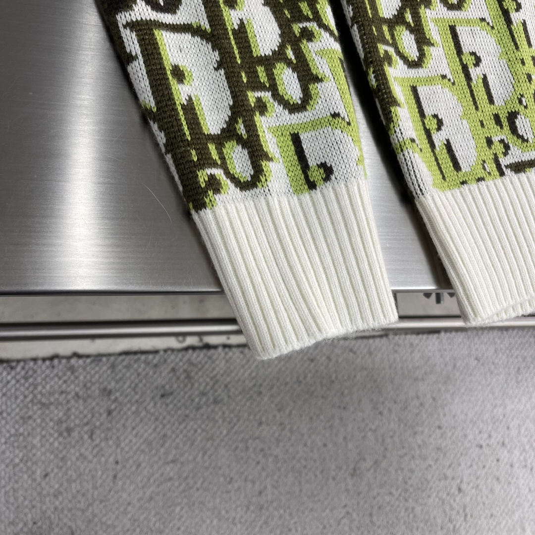 -Dio 25fw新款针织衫白色绵羊毛面料 Oblique 印花 这款针织衫是二零二六春季男装系列新品，