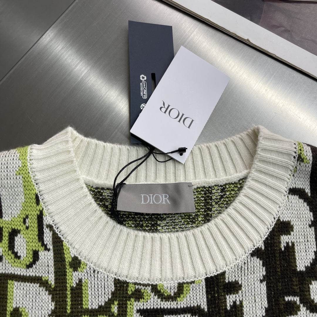 -Dio 25fw新款针织衫白色绵羊毛面料 Oblique 印花 这款针织衫是二零二六春季男装系列新品，