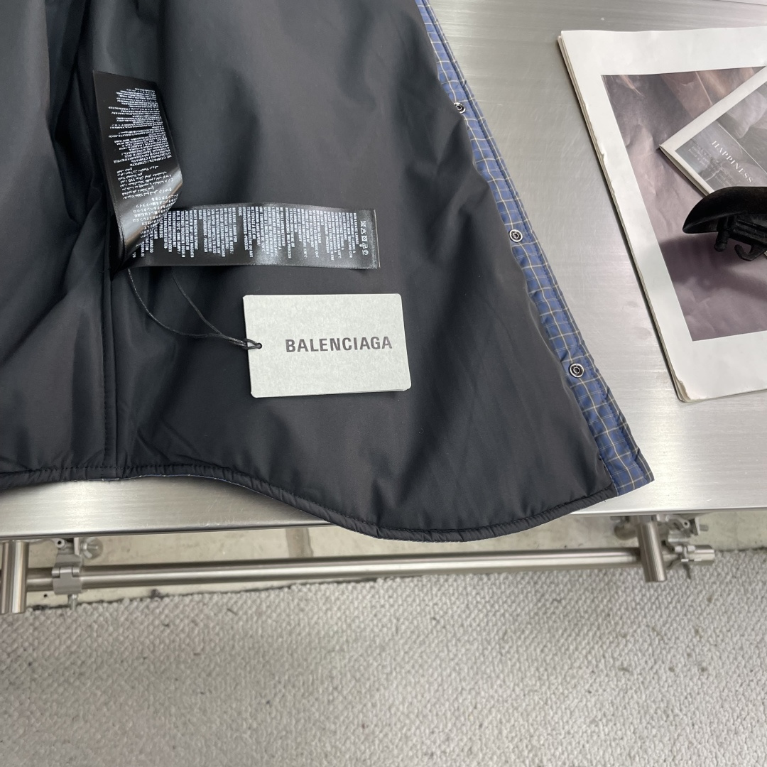 -Balenciag 25fw新款条纹刺绣夹克 蓝格纹夹克版型挺括，胸前BALNECIAG*刺绣 衣身轮