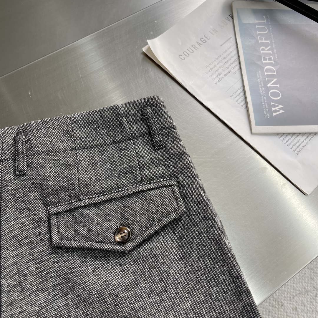 -Loro Piana 新款羊毛芝麻点休闲裤，这款裤子采用羊毛面料制作而成，版型超正，穿鞋舒适保暖。码数