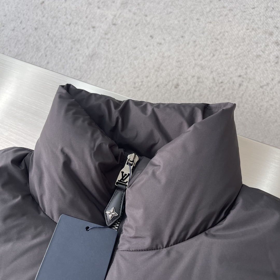 -驴牌 25年冬季新款羽绒服立领拼接logo印花，新国标90白鸭绒，穿上就是柔软舒适又保暖的存在，结合干