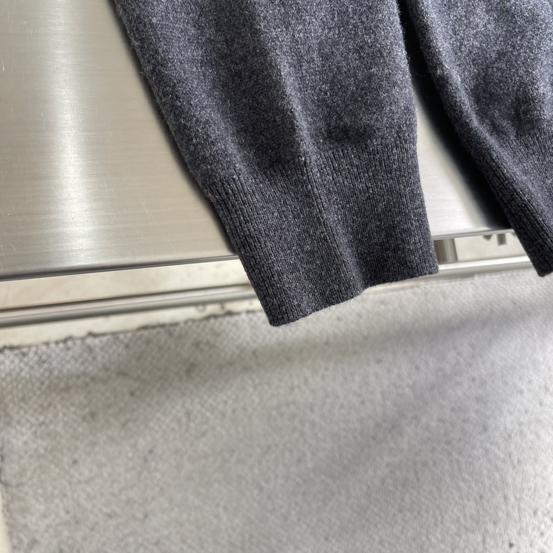 -RalP🆕h Lauren 拉夫劳伦 简约刺绣logo休闲毛衣精选高品质羊毛混纺面料，柔软亲肤，保暖性