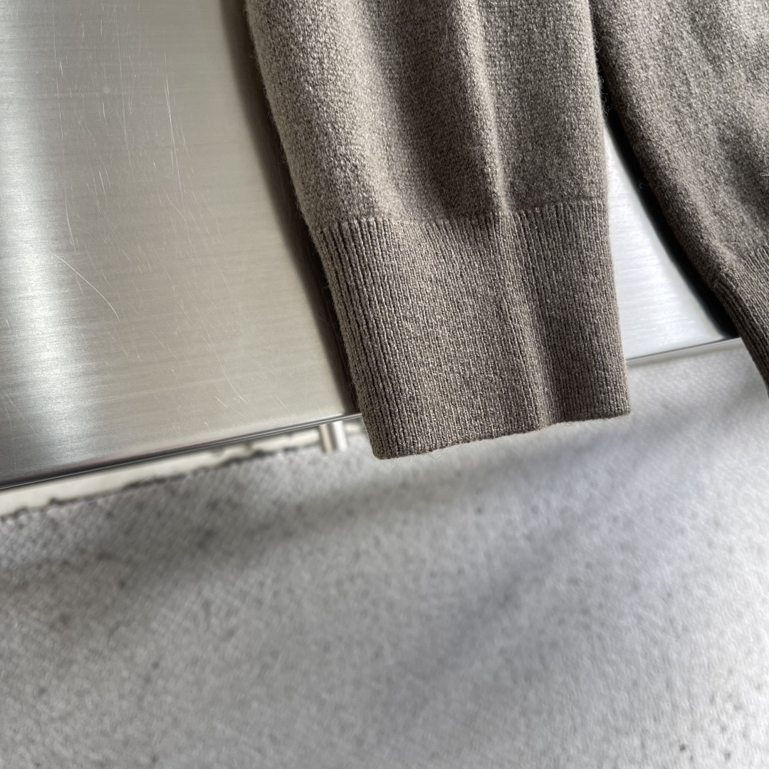 -RalP🆕h Lauren 拉夫劳伦 简约刺绣logo休闲毛衣精选高品质羊毛混纺面料，柔软亲肤，保暖性