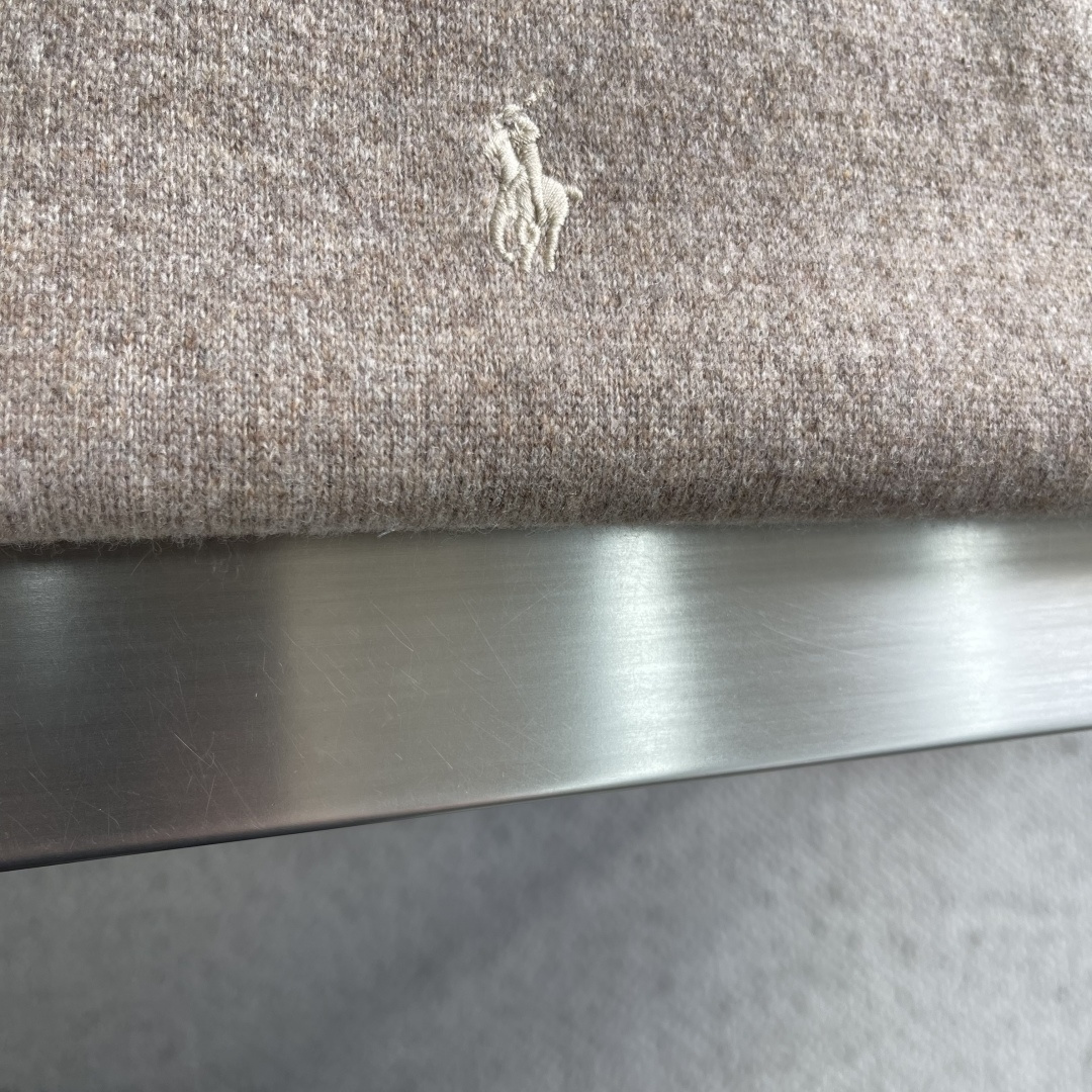 -RalP🆕h Lauren 拉夫劳伦 简约刺绣logo休闲毛衣精选高品质羊毛混纺面料，柔软亲肤，保暖性