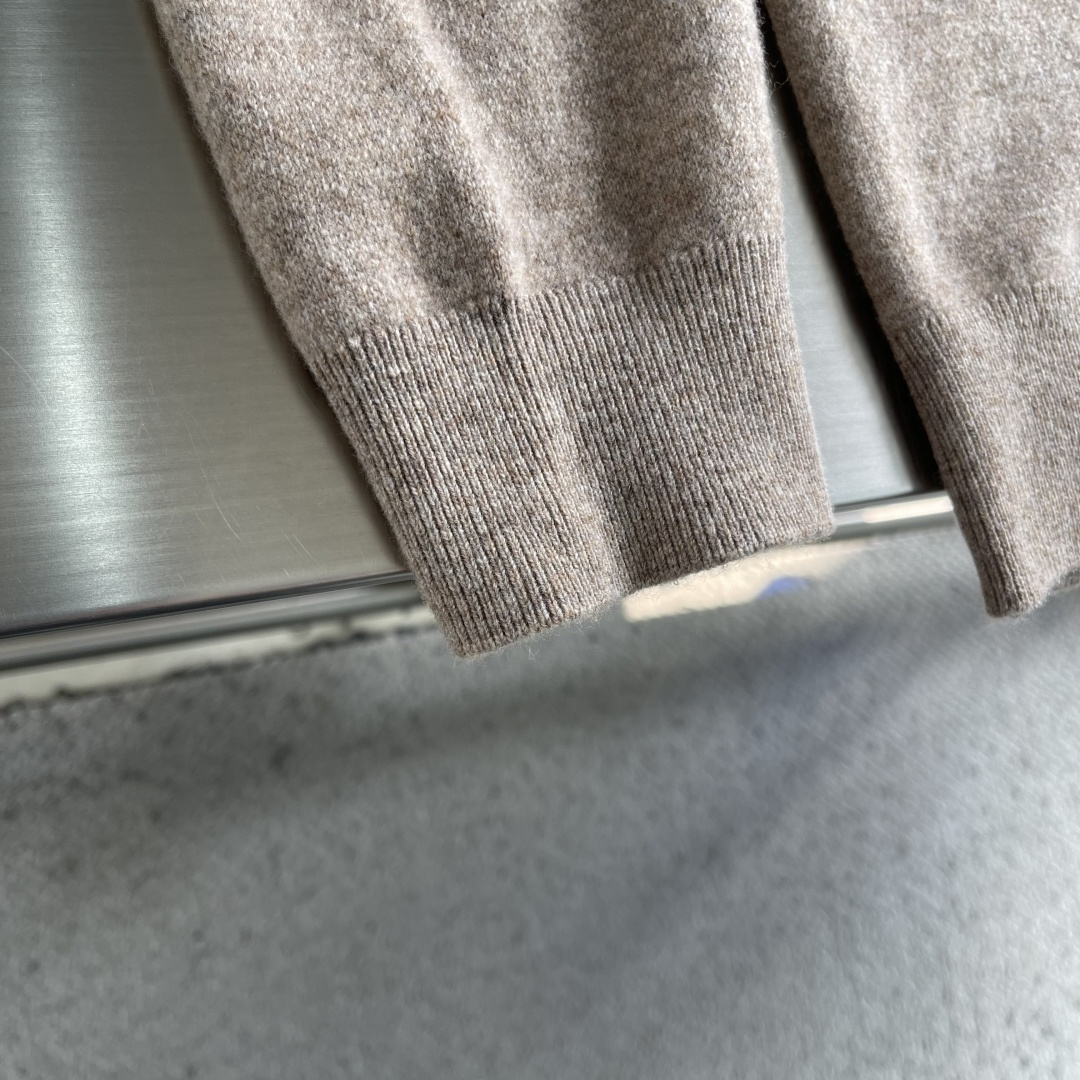 -RalP🆕h Lauren 拉夫劳伦 简约刺绣logo休闲毛衣精选高品质羊毛混纺面料，柔软亲肤，保暖性