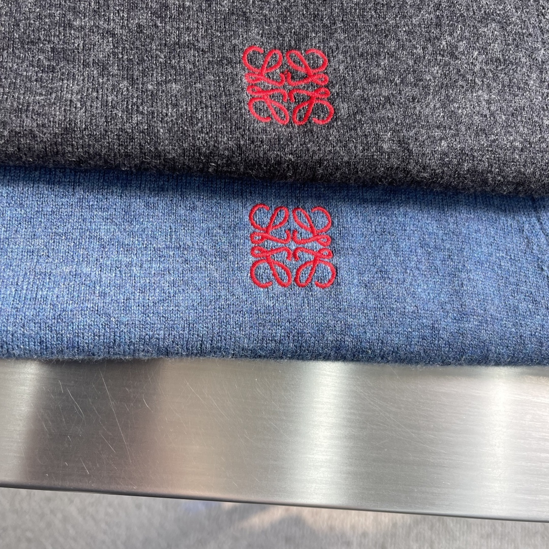 -LOEW 男士简约刺绣logo休闲毛衣精选高品质羊毛混纺面料，柔软亲肤，保暖性极佳，让你在秋冬也能时刻