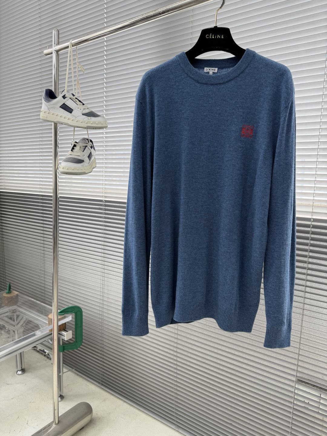 -LOEW 男士简约刺绣logo休闲毛衣精选高品质羊毛混纺面料，柔软亲肤，保暖性极佳，让你在秋冬也能时刻