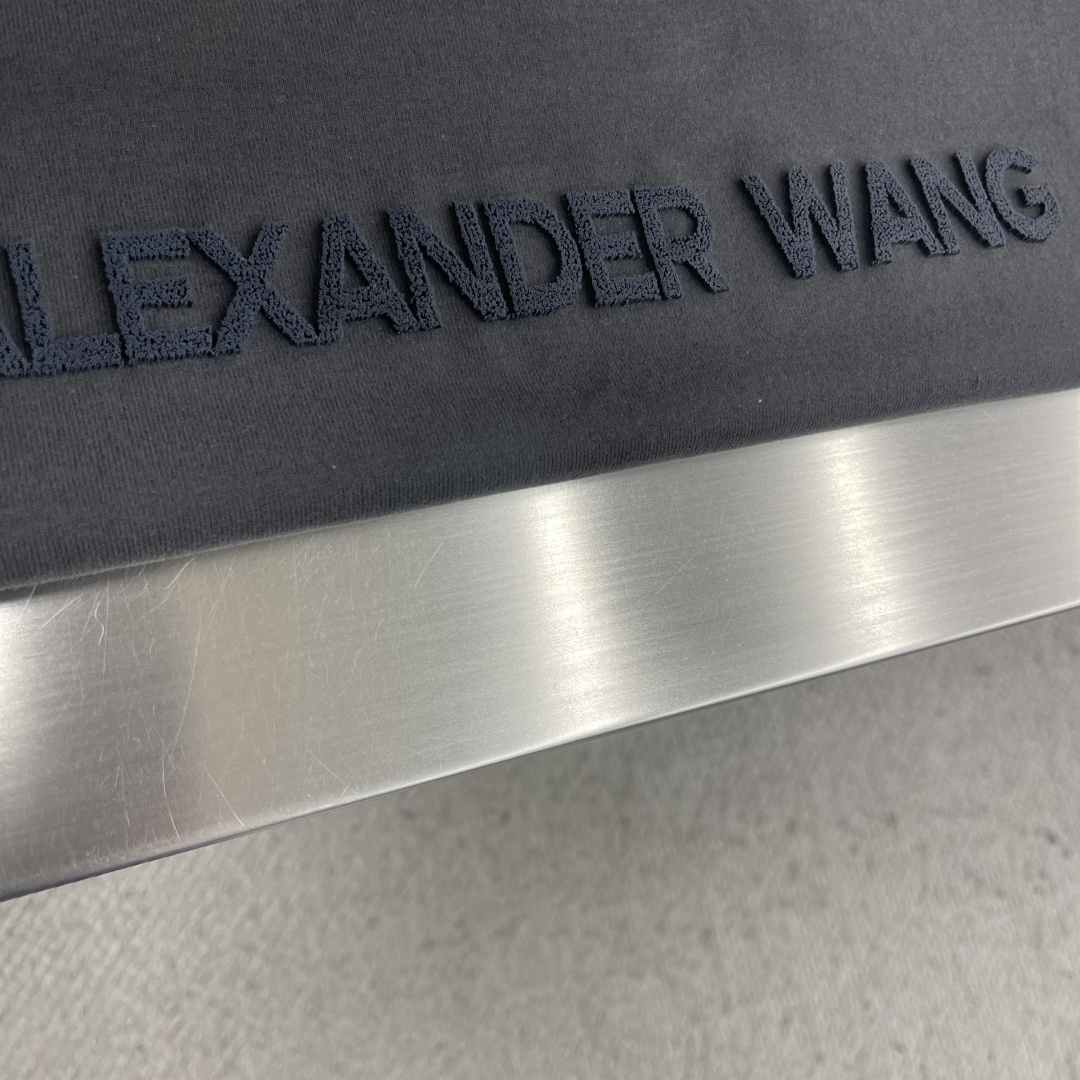 -Alexa** wang 亚历山大王 26春夏新款 字母牙刷绣圆领短袖T恤，华裔设计师亚历山大·王于以