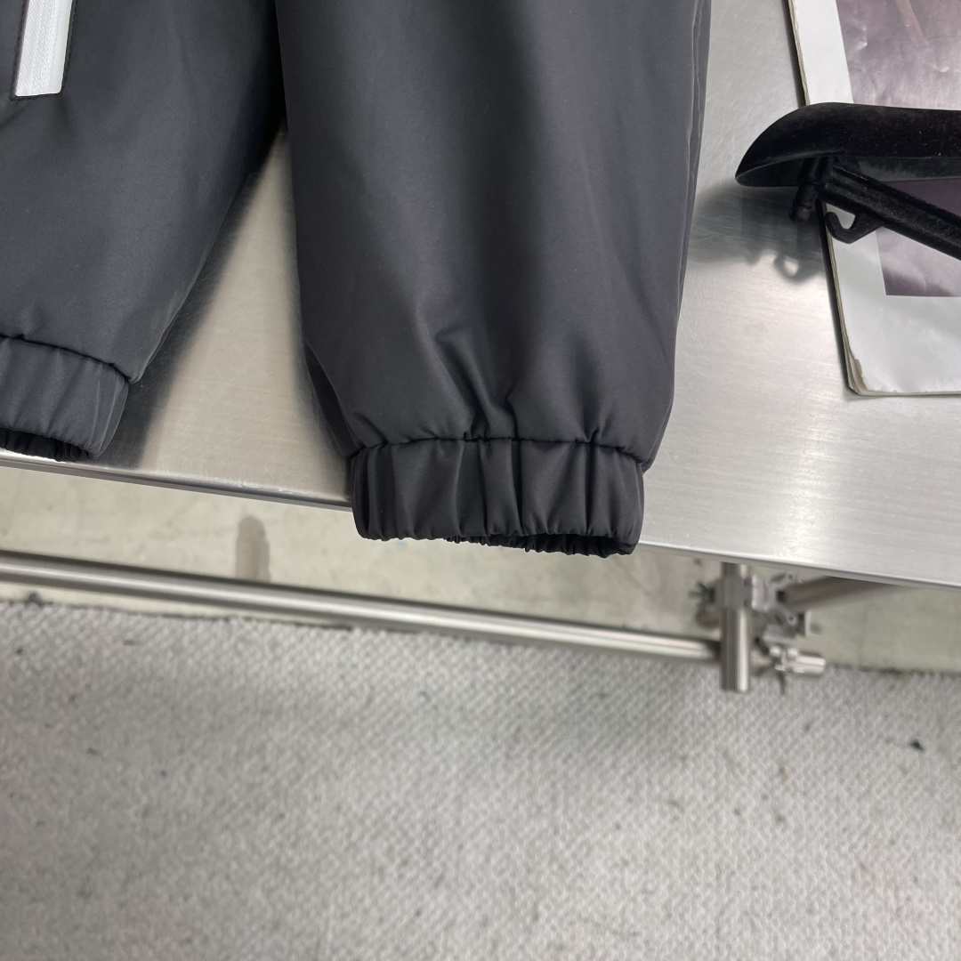 -BC 25FW新款科技纤维面料立领羽绒夹克，男士经典徽章刺绣时尚撞色拉链羽绒服外套！贸易公司渠道稀出，