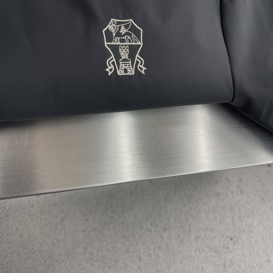 -BC 25FW新款科技纤维面料立领羽绒夹克，男士经典徽章刺绣时尚撞色拉链羽绒服外套！贸易公司渠道稀出，