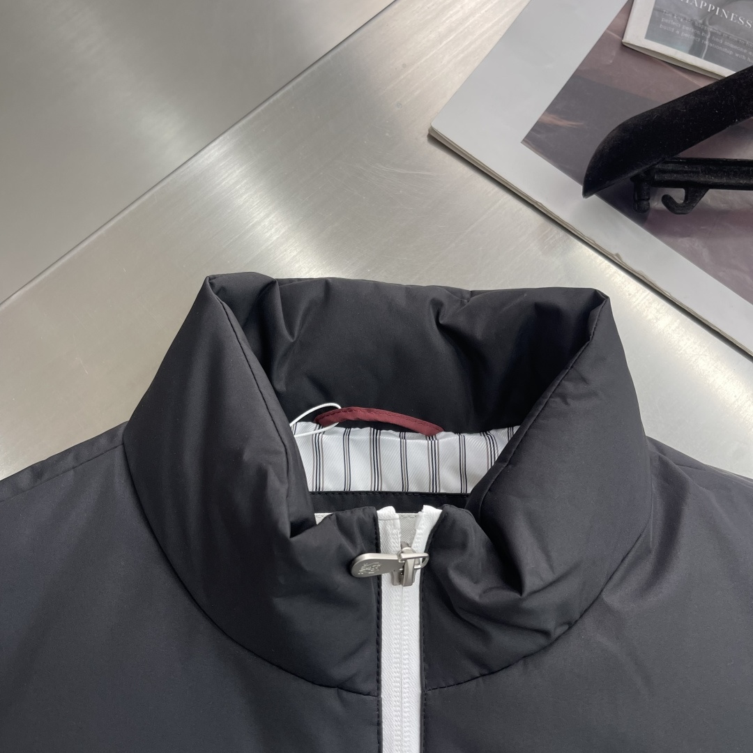 -BC 25FW新款科技纤维面料立领羽绒夹克，男士经典徽章刺绣时尚撞色拉链羽绒服外套！贸易公司渠道稀出，