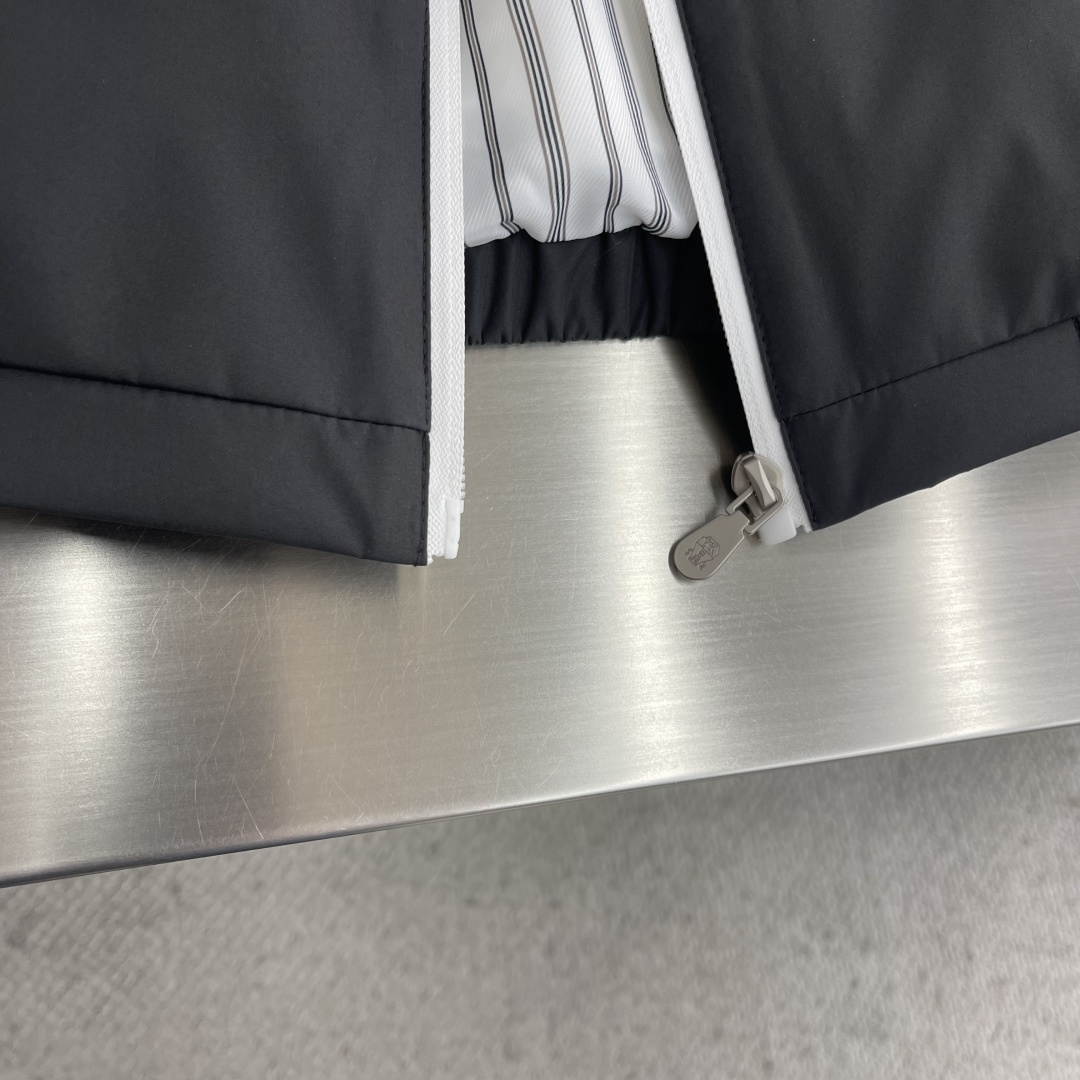 -BC 25FW新款科技纤维面料立领羽绒夹克，男士经典徽章刺绣时尚撞色拉链羽绒服外套！贸易公司渠道稀出，