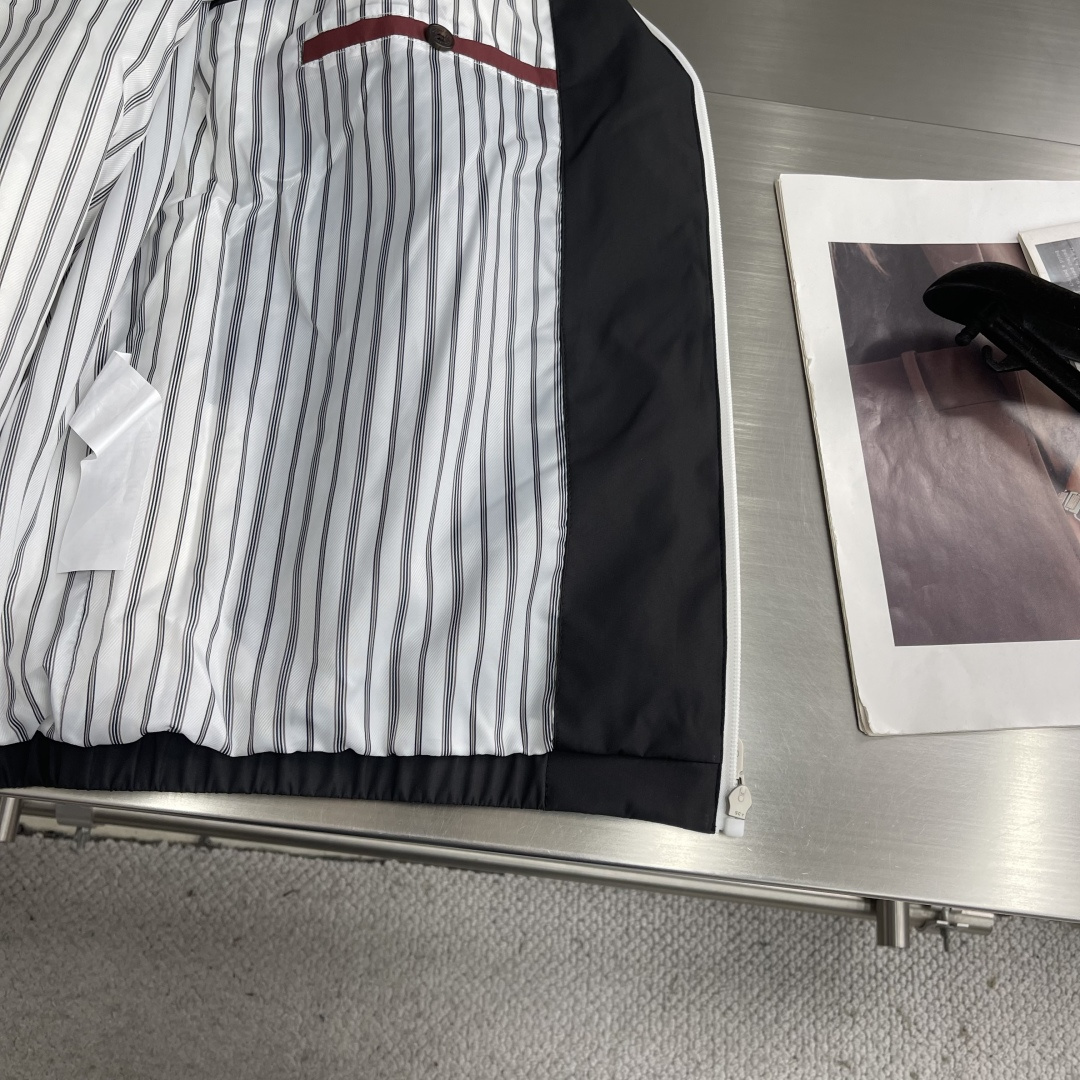 -BC 25FW新款科技纤维面料立领羽绒夹克，男士经典徽章刺绣时尚撞色拉链羽绒服外套！贸易公司渠道稀出，