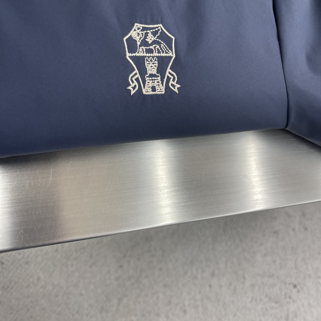 -BC 25FW新款科技纤维面料立领羽绒夹克，男士经典徽章刺绣时尚撞色拉链羽绒服外套！贸易公司渠道稀出，