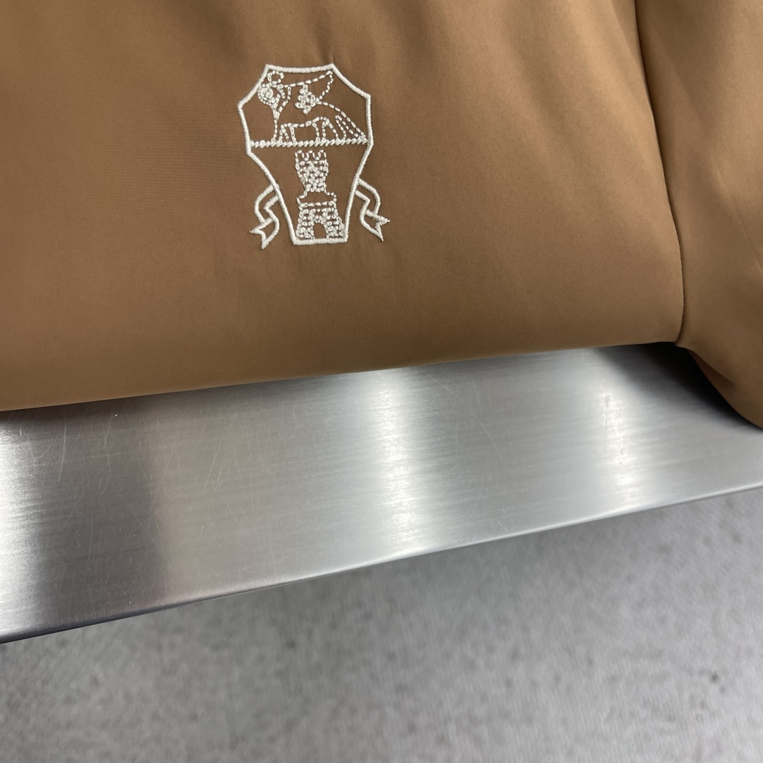 -BC 25FW新款科技纤维面料立领羽绒夹克，男士经典徽章刺绣时尚撞色拉链羽绒服外套！贸易公司渠道稀出，