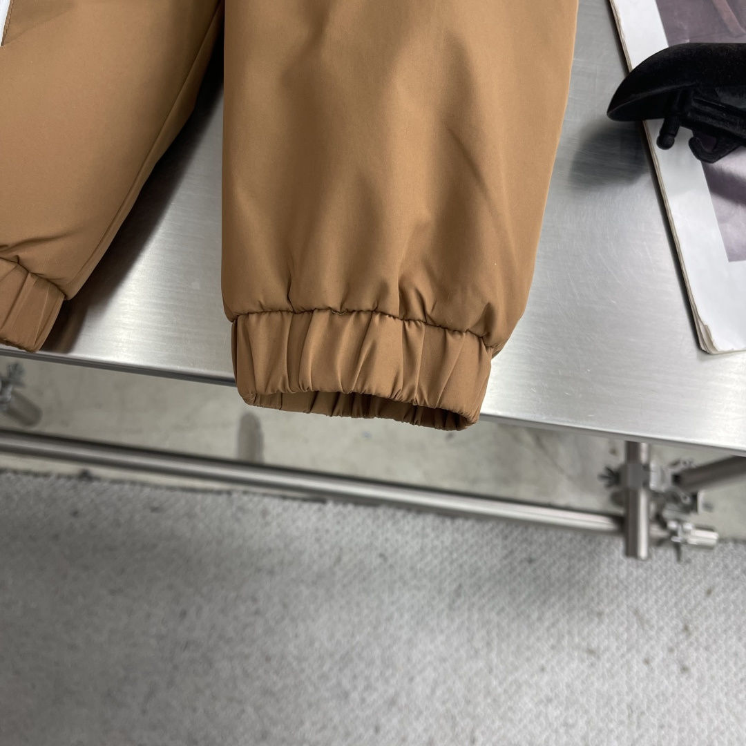 -BC 25FW新款科技纤维面料立领羽绒夹克，男士经典徽章刺绣时尚撞色拉链羽绒服外套！贸易公司渠道稀出，