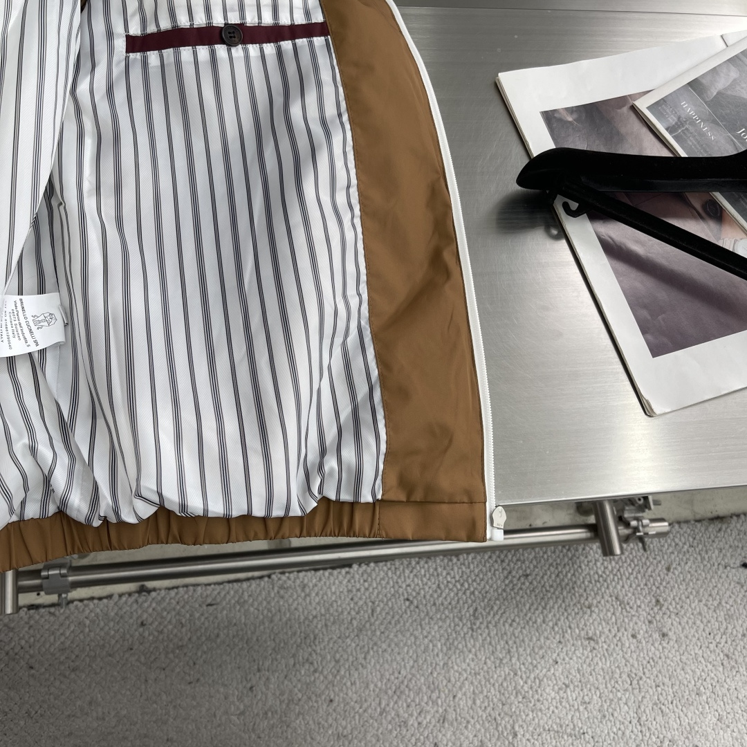 -BC 25FW新款科技纤维面料立领羽绒夹克，男士经典徽章刺绣时尚撞色拉链羽绒服外套！贸易公司渠道稀出，