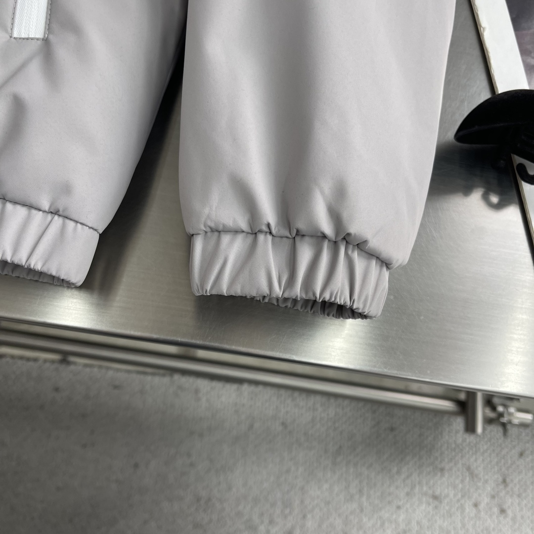 -BC 25FW新款科技纤维面料立领羽绒夹克，男士经典徽章刺绣时尚撞色拉链羽绒服外套！贸易公司渠道稀出，