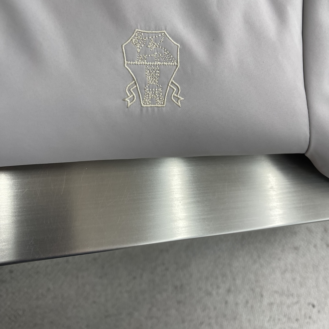 -BC 25FW新款科技纤维面料立领羽绒夹克，男士经典徽章刺绣时尚撞色拉链羽绒服外套！贸易公司渠道稀出，