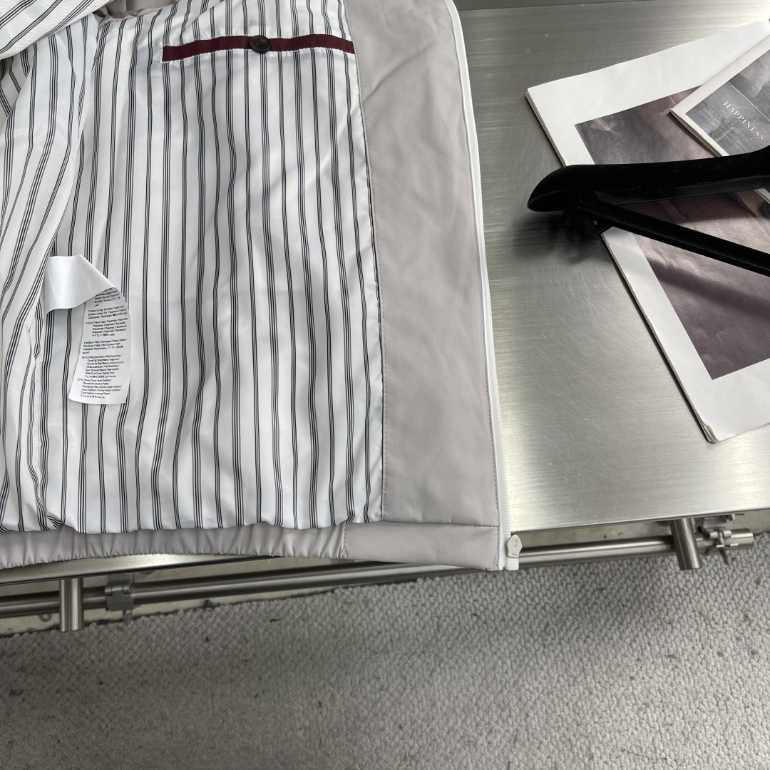 -BC 25FW新款科技纤维面料立领羽绒夹克，男士经典徽章刺绣时尚撞色拉链羽绒服外套！贸易公司渠道稀出，