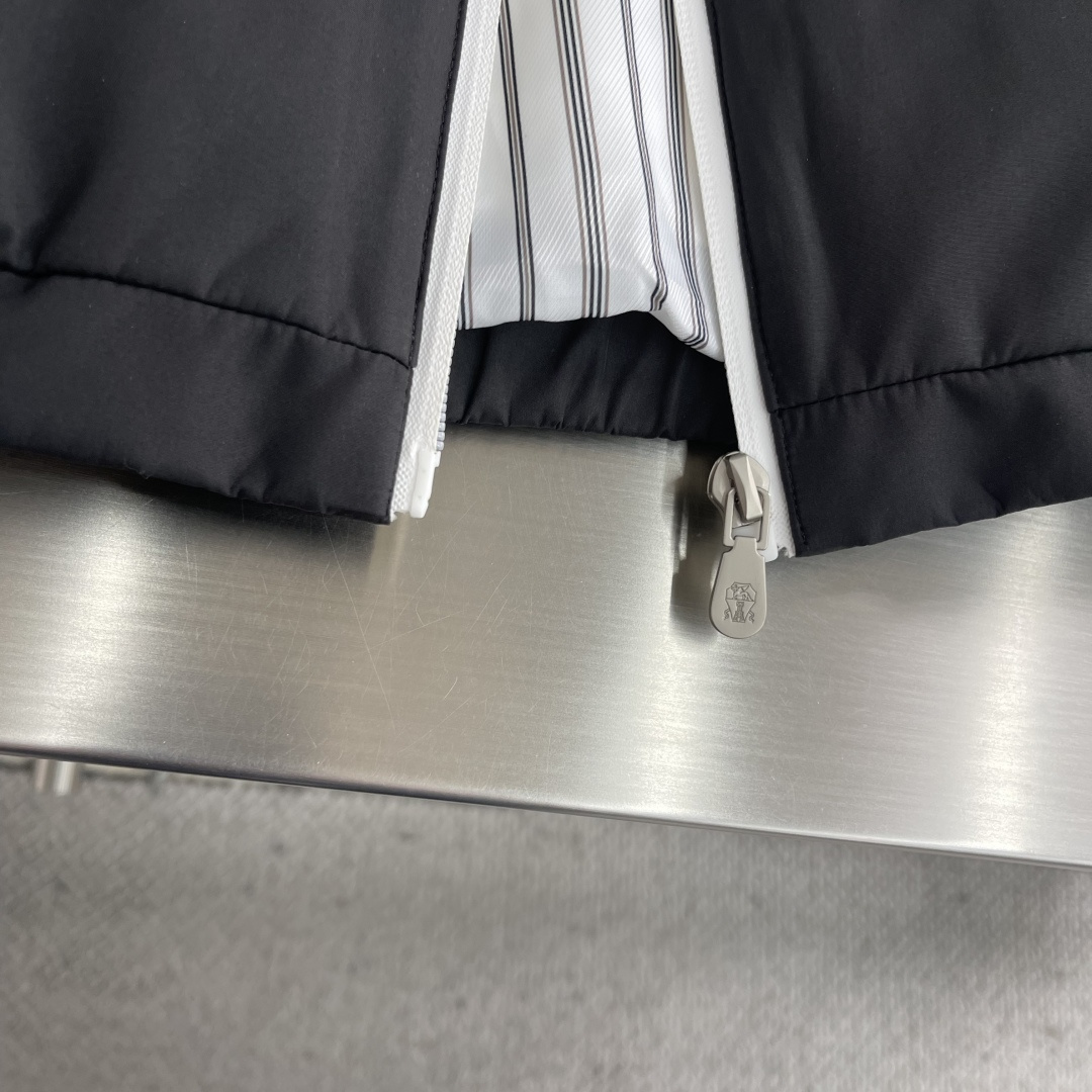 -BC 25fw科技纤维面料连帽羽绒马甲。男士经典徽章刺绣时尚撞色拉链羽绒马甲外套！贸易公司渠道稀出，同