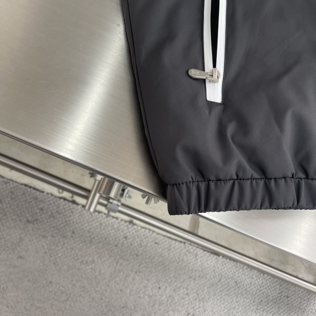 -BC 25fw科技纤维面料连帽羽绒马甲。男士经典徽章刺绣时尚撞色拉链羽绒马甲外套！贸易公司渠道稀出，同