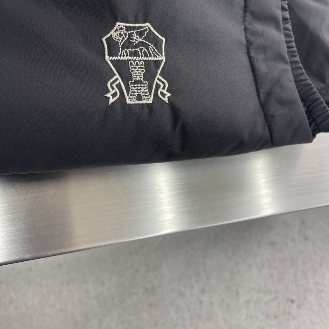 -BC 25fw科技纤维面料连帽羽绒马甲。男士经典徽章刺绣时尚撞色拉链羽绒马甲外套！贸易公司渠道稀出，同