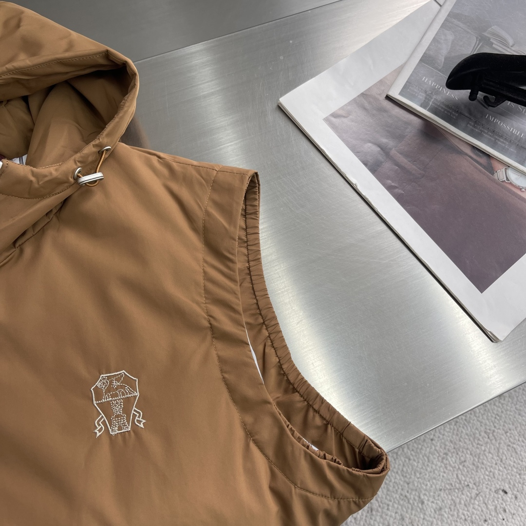 -BC 25fw科技纤维面料连帽羽绒马甲。男士经典徽章刺绣时尚撞色拉链羽绒马甲外套！贸易公司渠道稀出，同