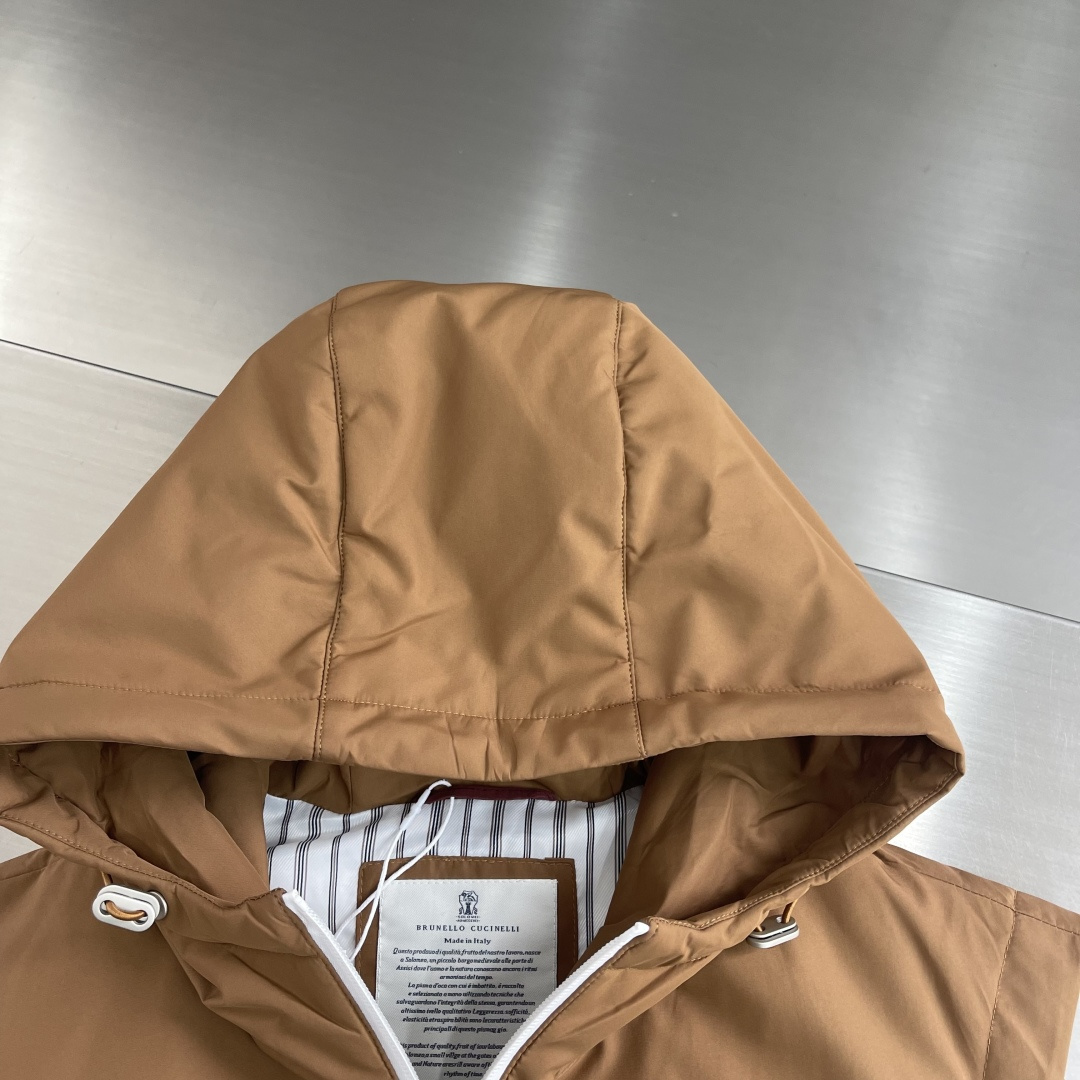 -BC 25fw科技纤维面料连帽羽绒马甲。男士经典徽章刺绣时尚撞色拉链羽绒马甲外套！贸易公司渠道稀出，同