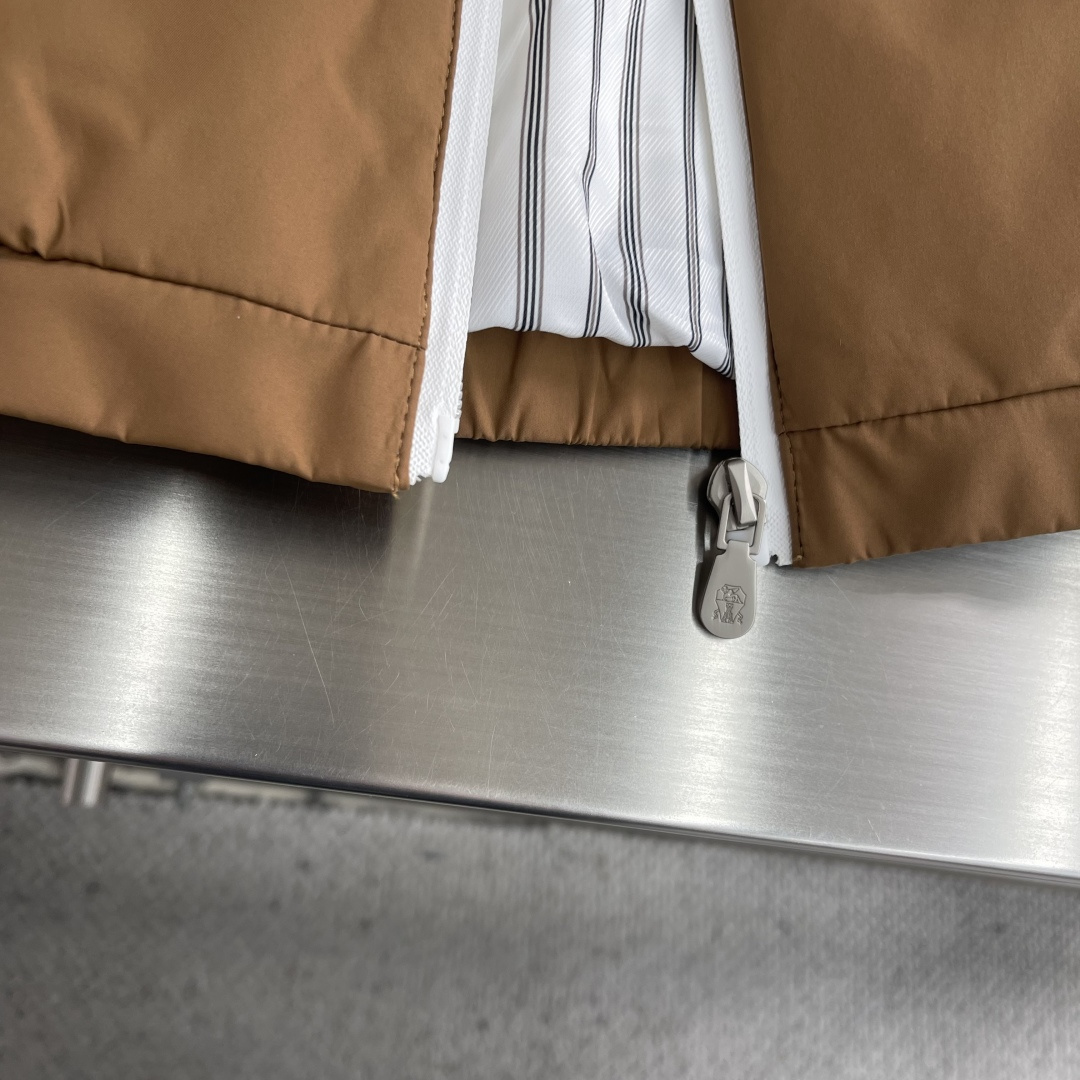 -BC 25fw科技纤维面料连帽羽绒马甲。男士经典徽章刺绣时尚撞色拉链羽绒马甲外套！贸易公司渠道稀出，同