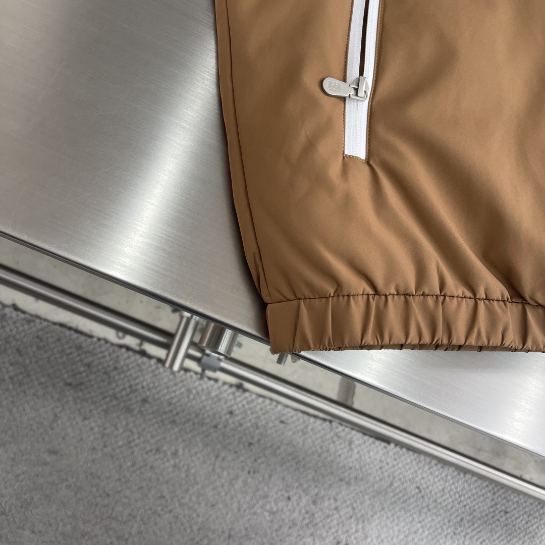 -BC 25fw科技纤维面料连帽羽绒马甲。男士经典徽章刺绣时尚撞色拉链羽绒马甲外套！贸易公司渠道稀出，同