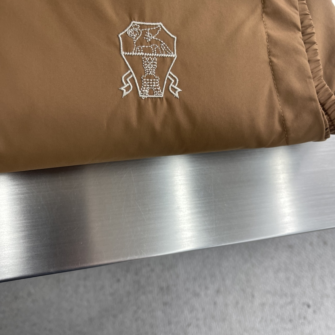 -BC 25fw科技纤维面料连帽羽绒马甲。男士经典徽章刺绣时尚撞色拉链羽绒马甲外套！贸易公司渠道稀出，同