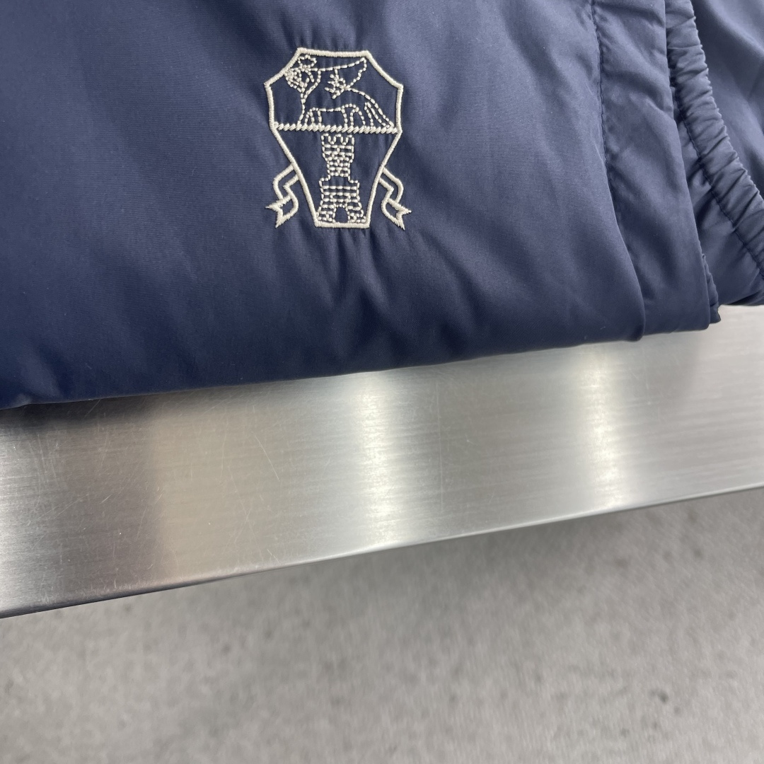 -BC 25fw科技纤维面料连帽羽绒马甲。男士经典徽章刺绣时尚撞色拉链羽绒马甲外套！贸易公司渠道稀出，同