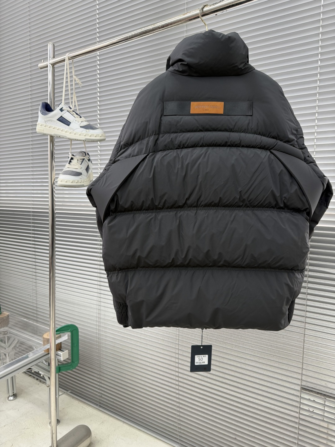 -驴牌 25年冬季新款羽绒服立领拼接logo印花，新国标90白鸭绒，穿上就是柔软舒适又保暖的存在，结合干