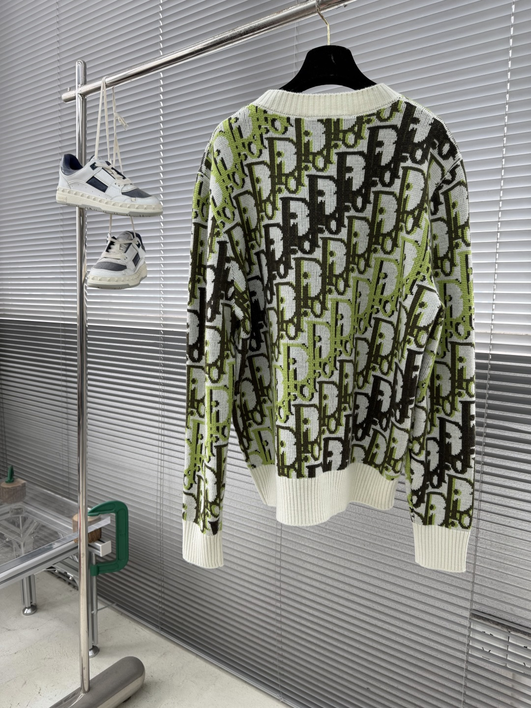 -Dio 25fw新款针织衫白色绵羊毛面料 Oblique 印花 这款针织衫是二零二六春季男装系列新品，